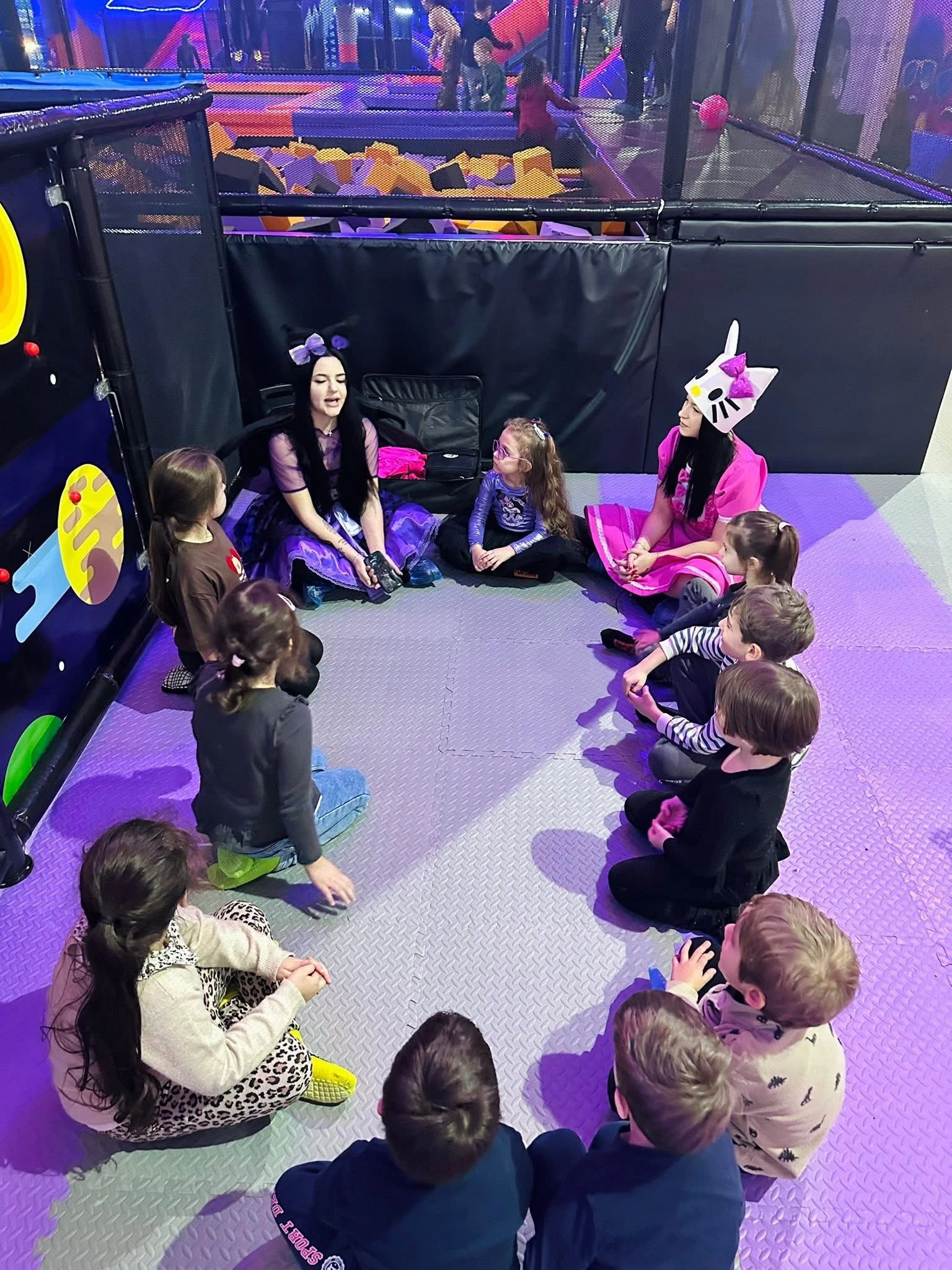 animatoare in costume poveste pentru copii