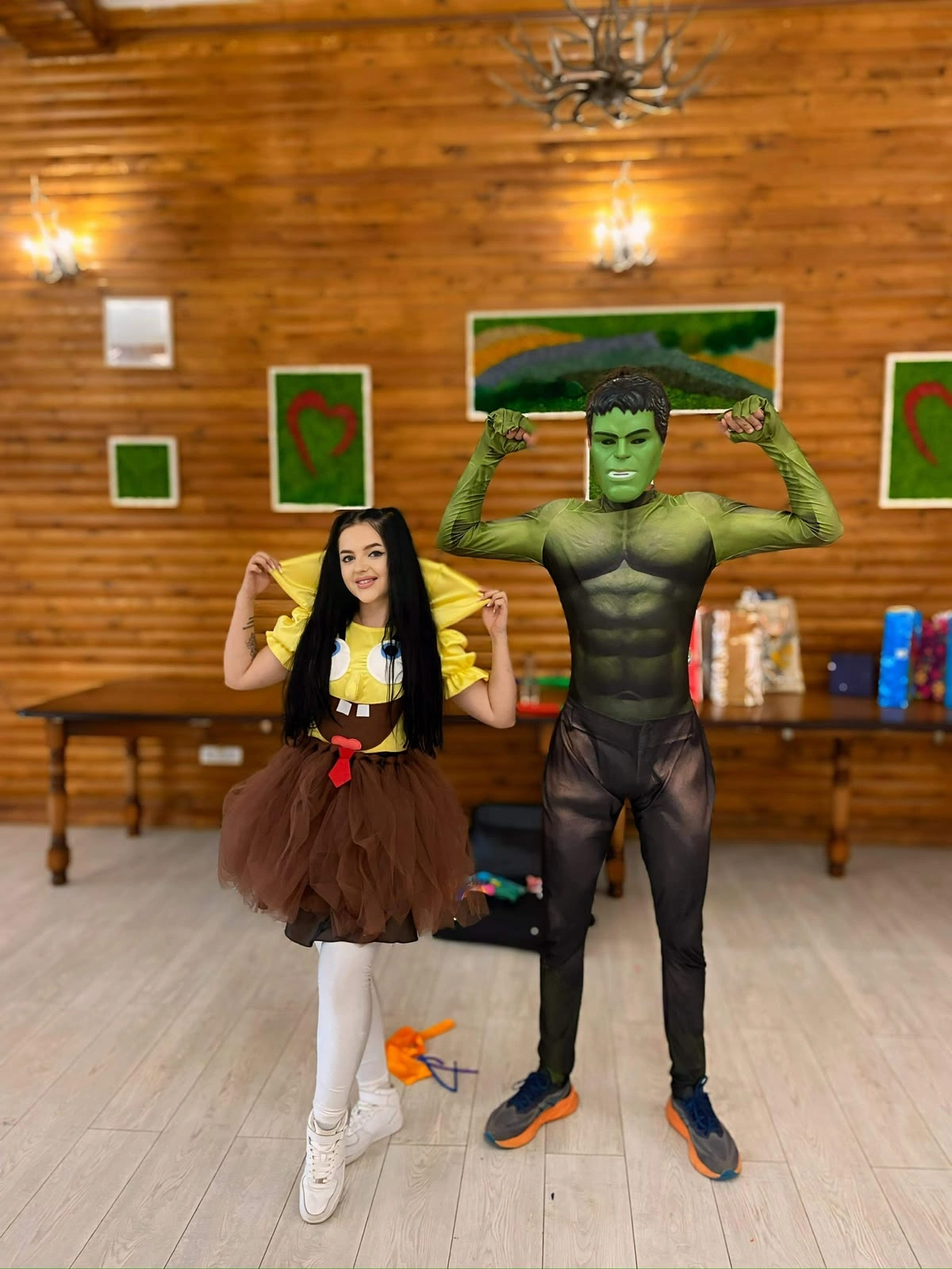 animatoare spongebob si mascota hulk la petrecere aniversara