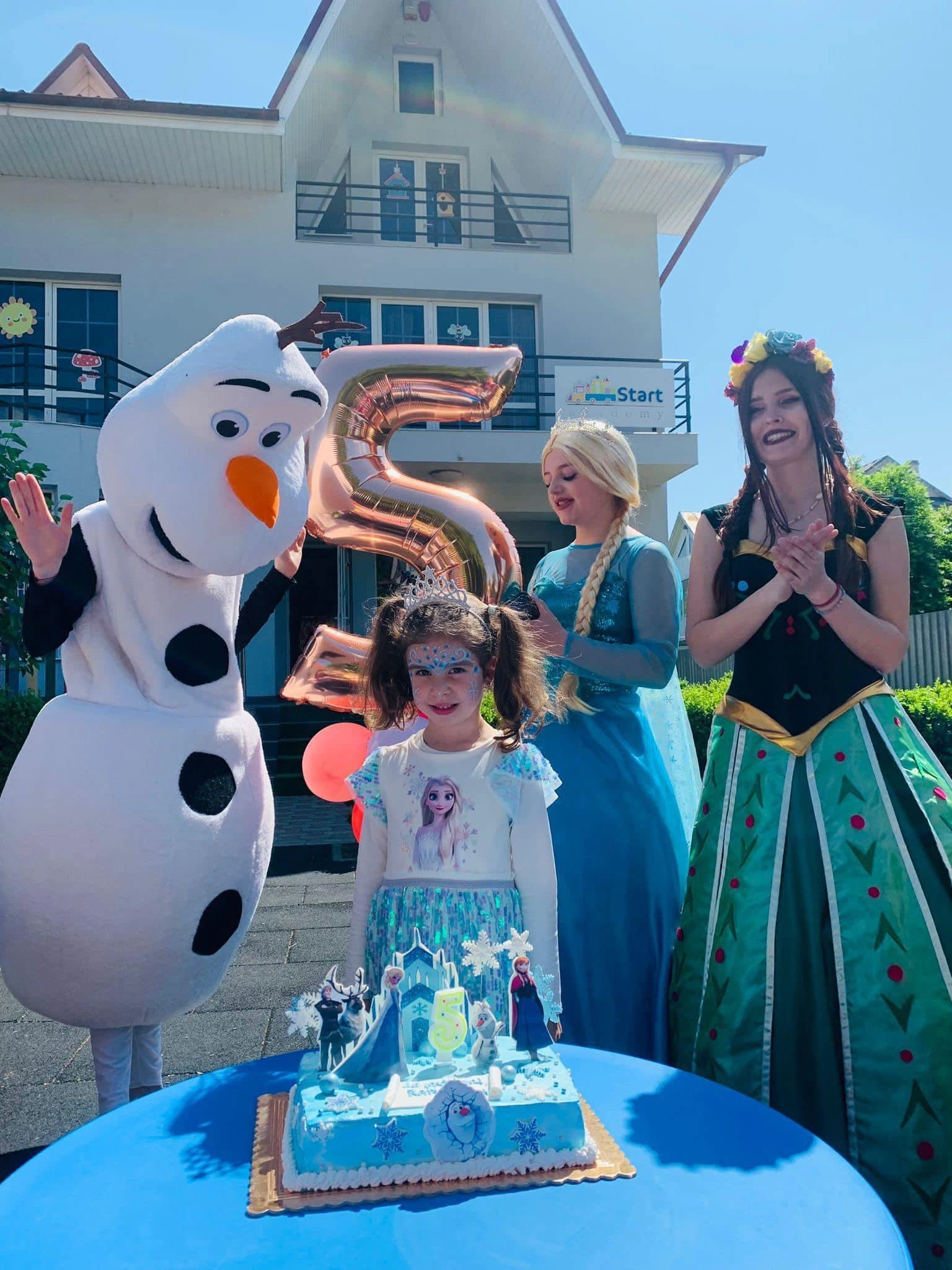 mascota olaf si animatoare printesa la petrecere aniversara