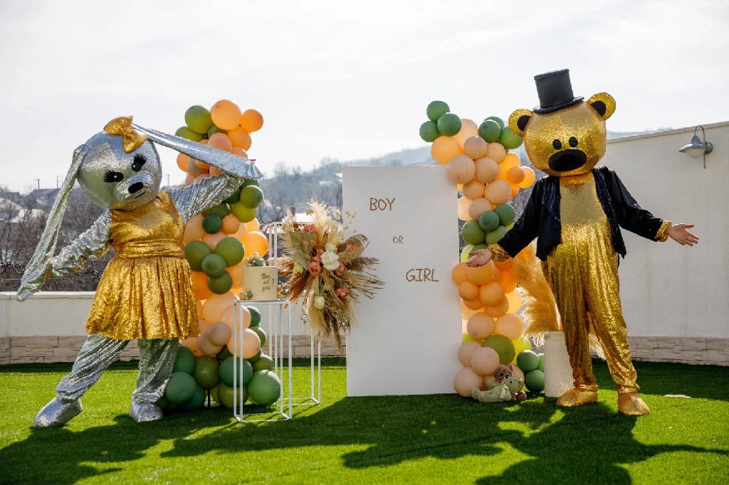 mascote aurii la petrecere gender reveal
